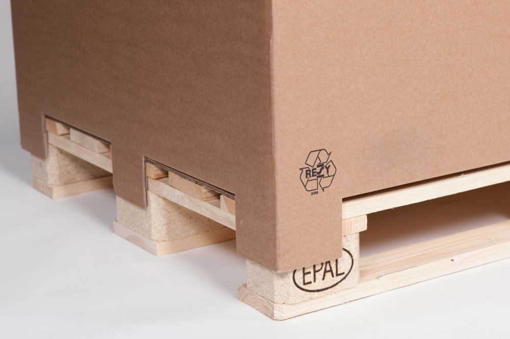 Wellpappe Box auf Palette